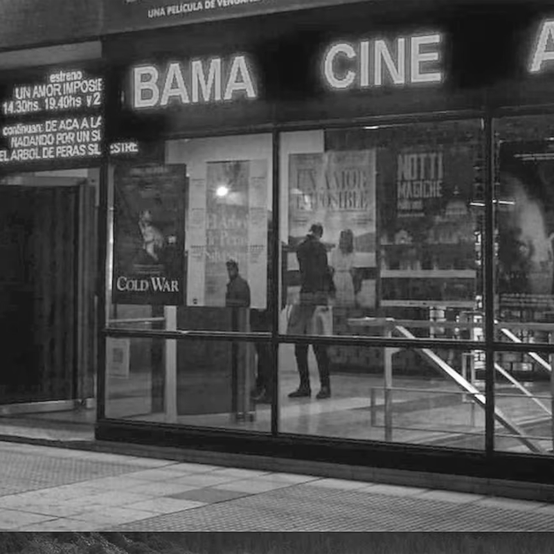 Foto en blanco y negro del cine BAMA, Moreno