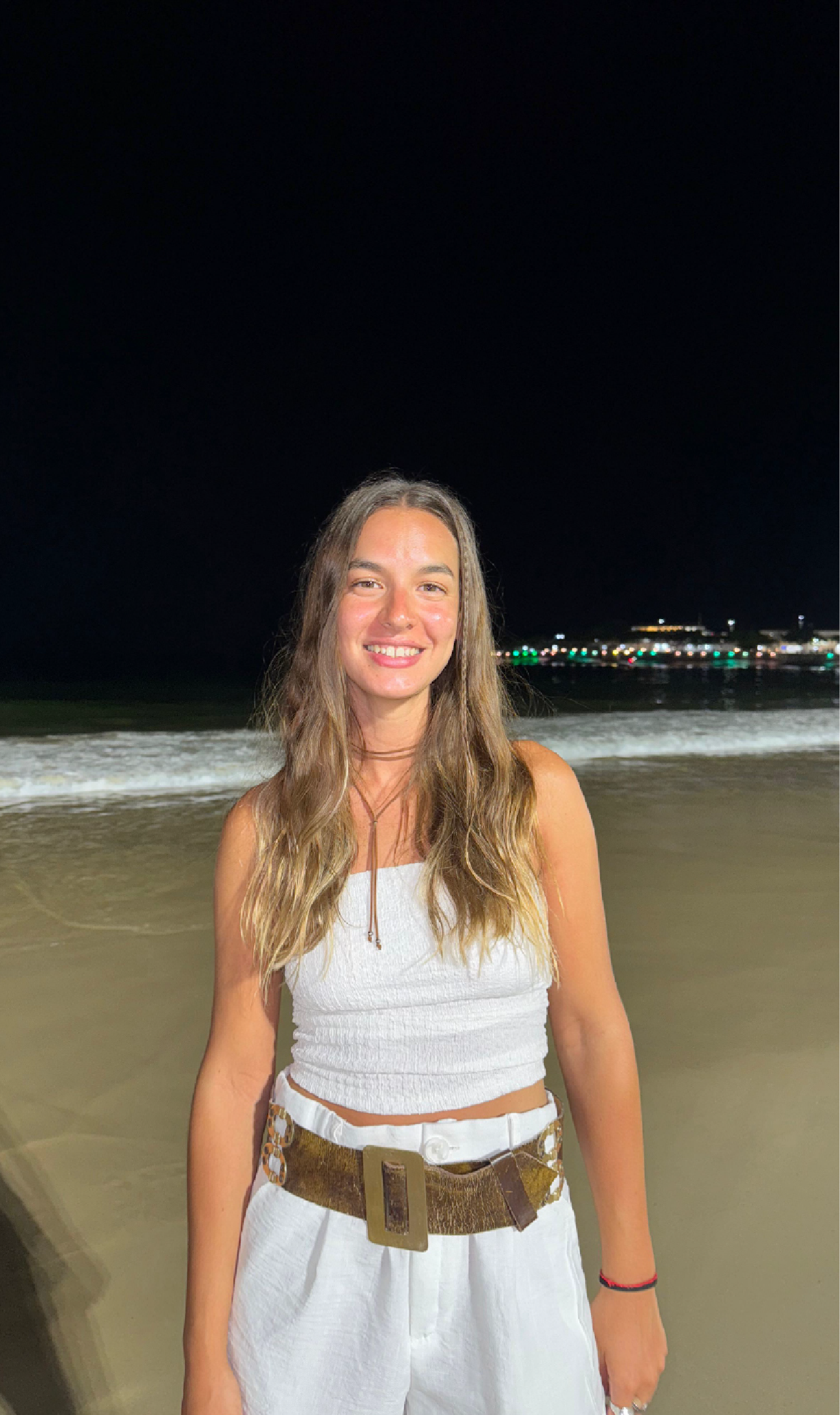 Otra foto mia en la playa de noche