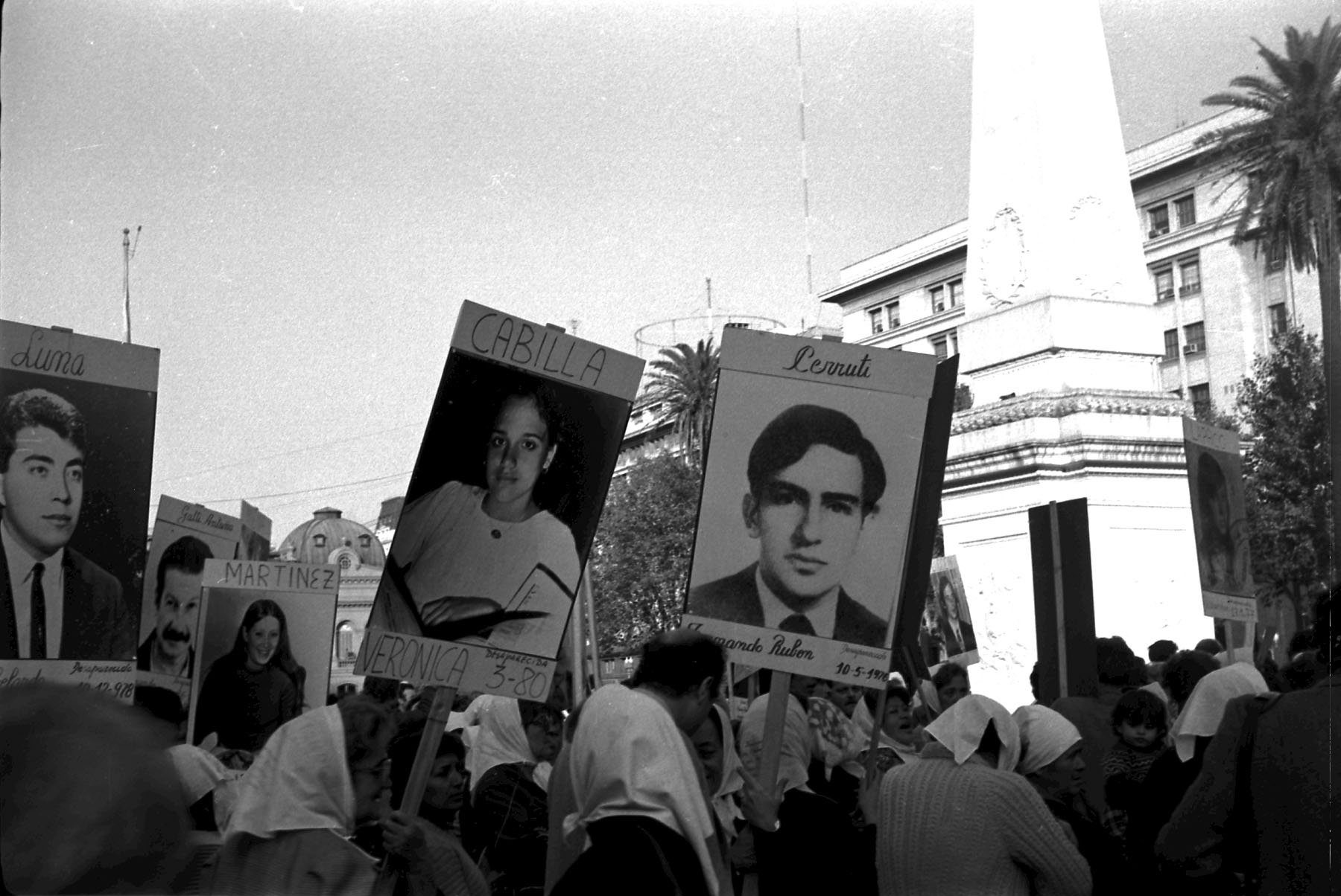 Marcha madres y Abuelas de plaza de Mayo en 1983