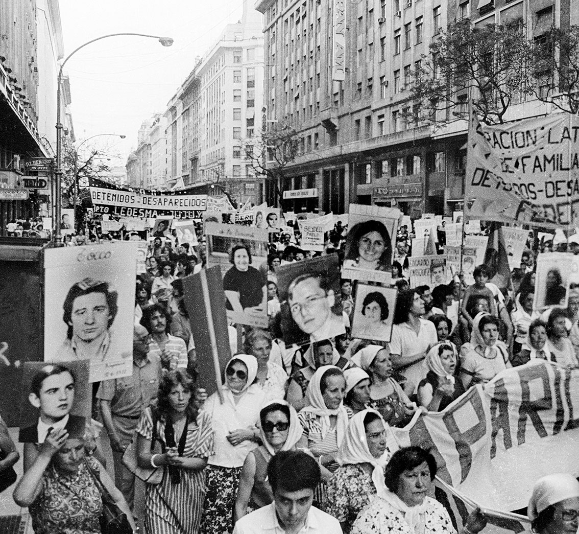 Última marcha de madres de Plaza de Mayo bajo la Dictadura